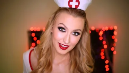 Самец трахнул доступную Алексу Грейс в костюме медсестры