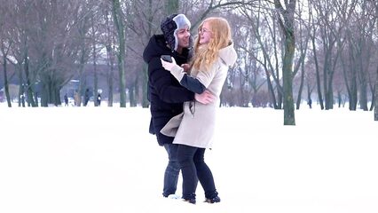 После прогулки на морозе нужно согреться хорошим анальным сексом