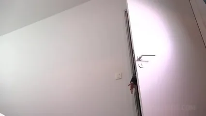 Куколд отлизывает властной сексвайф пока она трахается в анал с негром