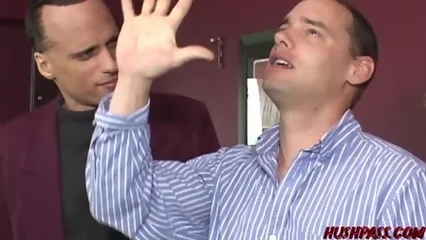 Подруги стриптизерши устроили оргию с парнями на вечеринке