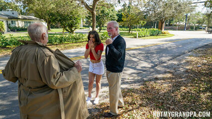 Старик крепким членом трахнул 18-летнюю любовницу