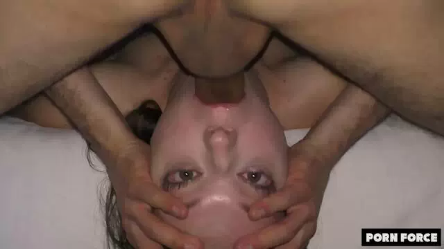 Телка делает глубокий минет и жестко трахается с бойфрендом