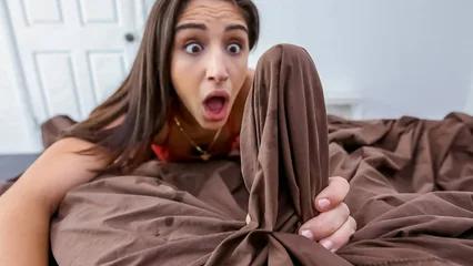 Абелла Дейнджер оседлала большой стояк парня и потрахалась ранним утром