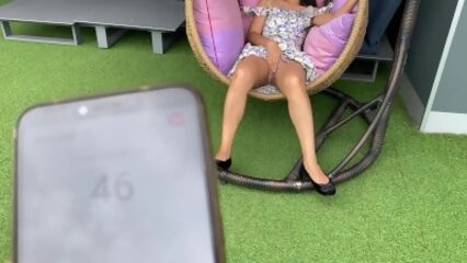 Парень подарил телке ловенс и теперь балует ее дистанционной мастурбацией