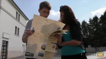 Парень заплатил брюнетке деньги за секс и трахнул ее