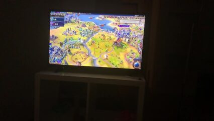 Русская брюнетка занимается сексом с парнем перед сном