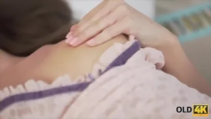 Студентка соблазнила учителя чтобы он трахнул ее за пятерку по химии