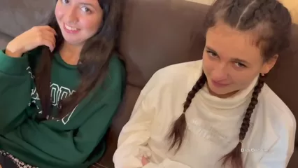 Групповуха с худыми студентками в общаге