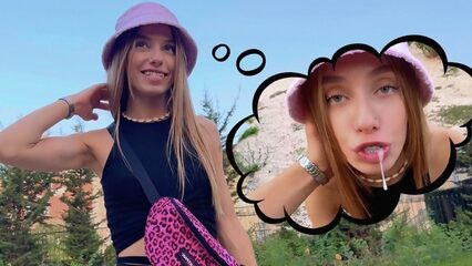 Молодая телка сосет в парке бывшему парню