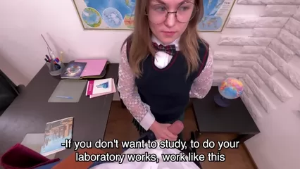 Трахнул студентку на столе вместо скучных уроков