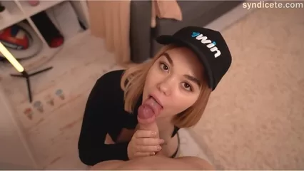 Трахнул в бритую киску блондинку в гетрах до кремпая