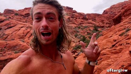 Накачанный парень готов трахнуть кого угодно