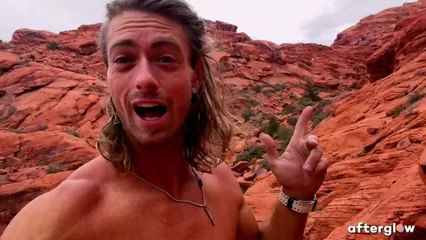 Накачанный парень готов трахнуть кого угодно