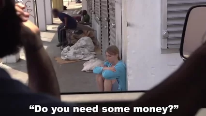 Отымел в машине худую шлюшку с бритой киской