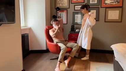 Полезла на член мужа по первому зову