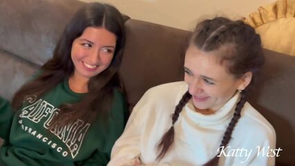 Предложил студентке секс на глазах подружки