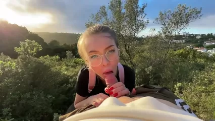 Заманил телку на природу для классного минета