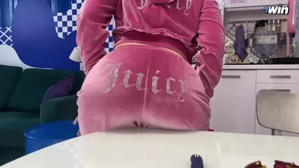 Пригласила друга на выпивку и горячий трах раком