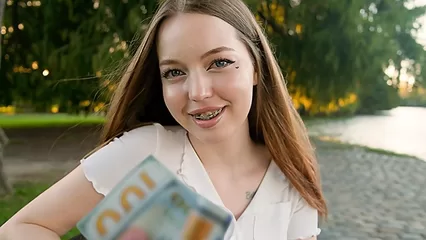 Русская девка страстно сосет хуй после ебли в киску