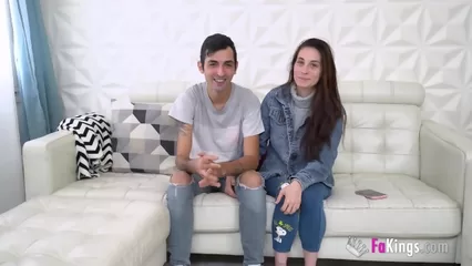 Выебал худую сучку и дал полизать яйца перед окончанием